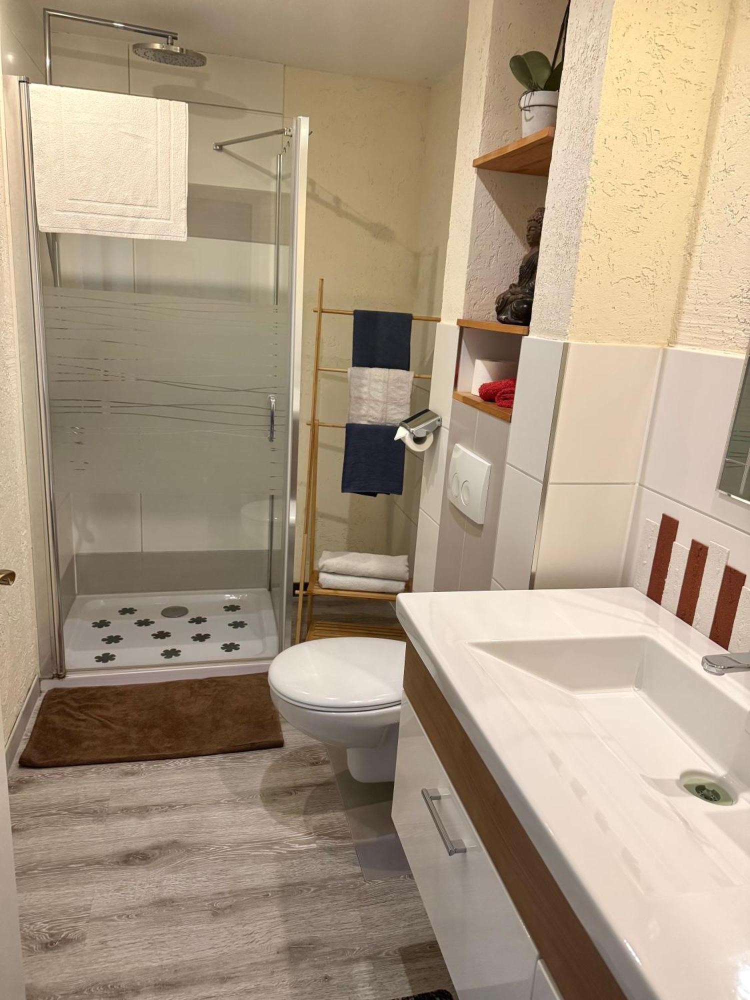 Wohnung Mit Charme, Netflix ไรน์ชเตทเทน ภายนอก รูปภาพ